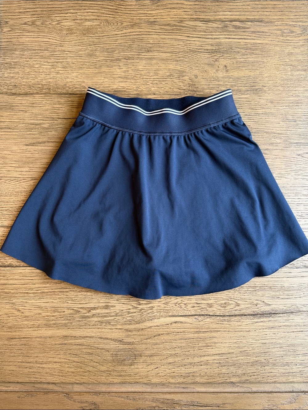Athleta Navy Ace Advantage Tipped 13.5” Skort with White-Trim Waistband